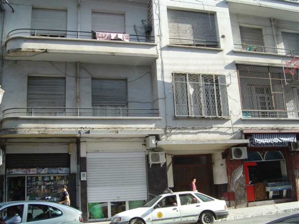 ORAN AOUT 2007 rue d arzew ou habitait annie brotons 1.JPG